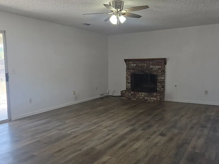 2146 Neill Way — Photo 3