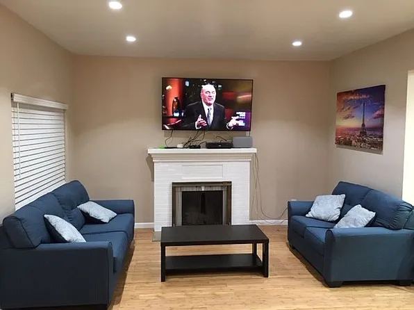 2211 Cherry Ave, Signal Hill, CA 90755