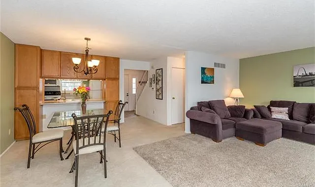 10427 Corbeil Dr — Photo 2