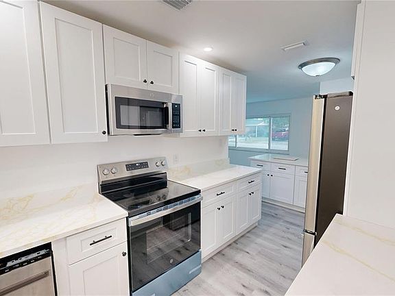 3rd image of 4421 Gandy Cir