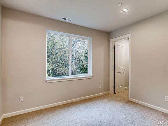 4th image of 824 2nd Ave