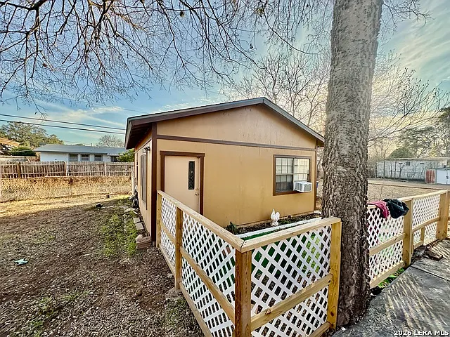 1 bed, 1.0 bath, 440 sqft, $900 — Photo 2