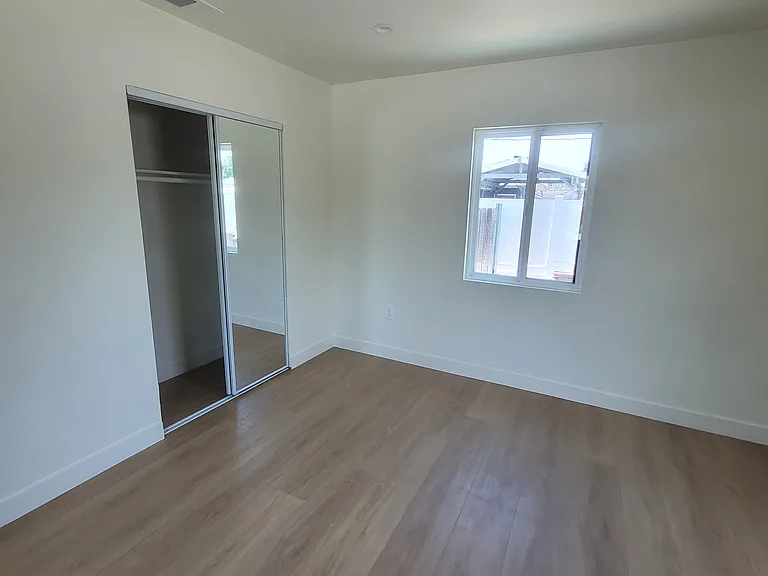 566 W H St — Photo 20
