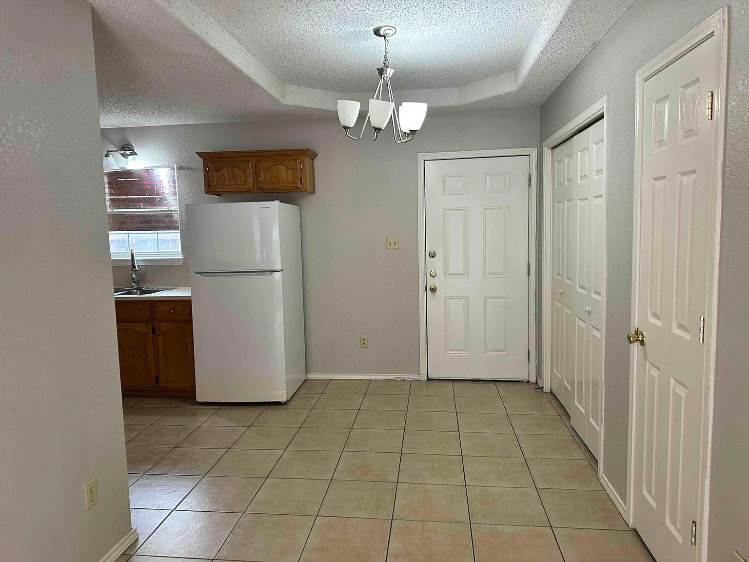 1821 Portales — Photo 3
