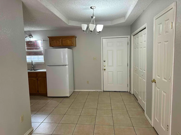 1821 W Portales Dr #4 — Photo 3