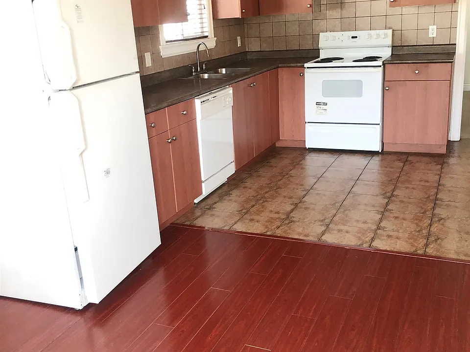 6000 Marine Dr