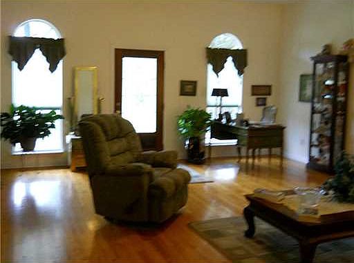 4th image of 26584 Camille Dr