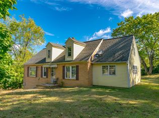 115 Lyons Cir, Hillsville, VA 24343