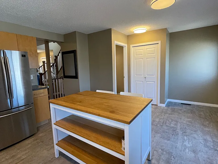 7685 Schmid Cres NW — Photo 20