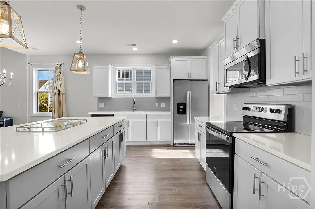 4 bed, 2.5 bath, 2748 sqft, $3,500 — Photo 4