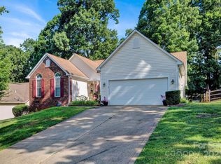 2620 Yarrow Rd, Charlotte, NC 28213