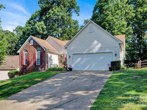2620 Yarrow Rd, Charlotte, NC 28213