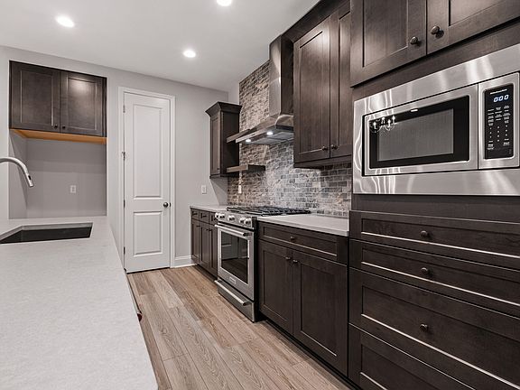 4th image of 201 Market House Cir