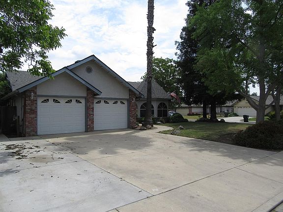 3rd image of 826 N Lebec Ct