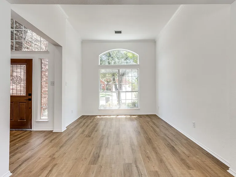 4705 Sabine St — Photo 5