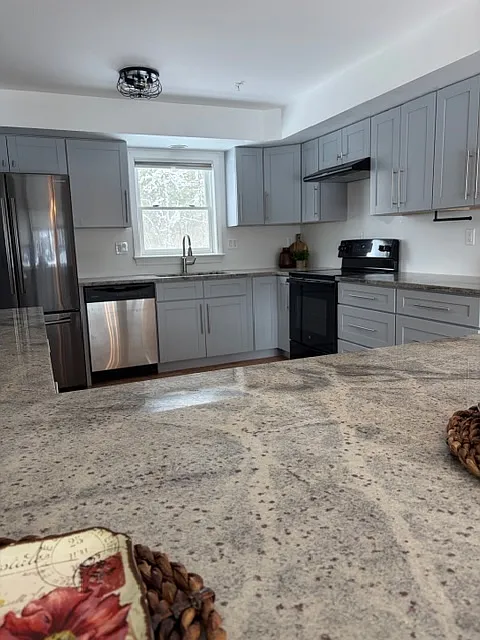 3 bed, 1850 sqft, $3,175 — Photo 4