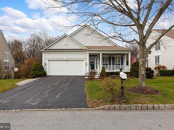 2nd image of 113 Lantana Dr