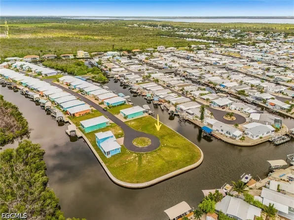2990 Trawler Ln, Saint James City, FL 33956