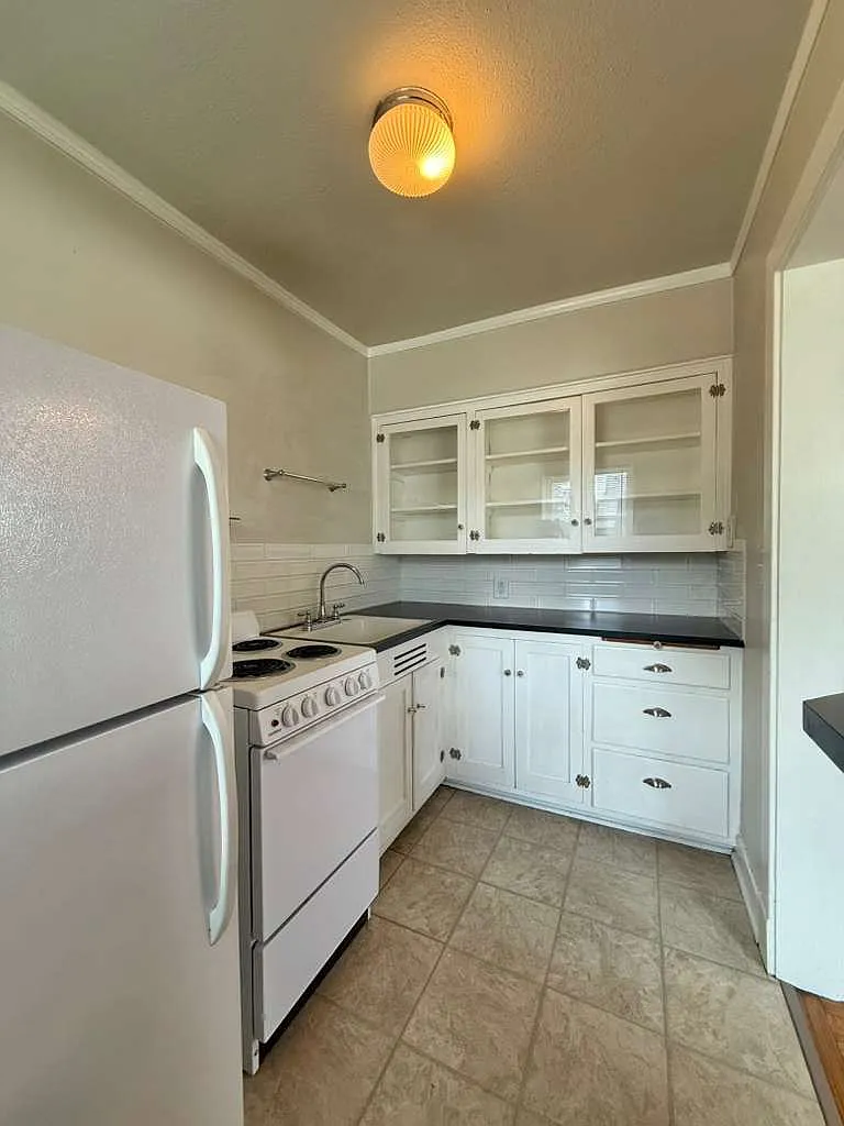 176 S Chestnut St — Photo 3