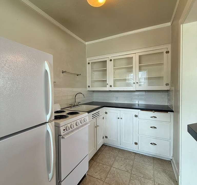2nd image of 176 S Chestnut St #1