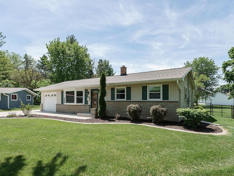 1st image of 205 Marguerite COURT
