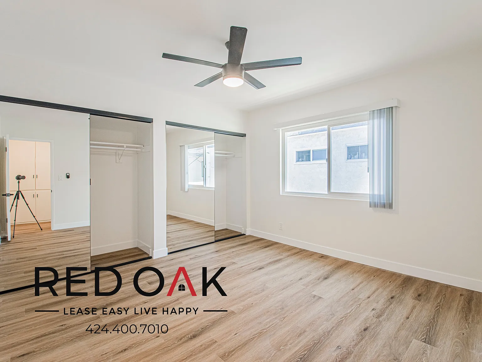 Beautiful One Bedroom with Updated Kitchen, On-Site Laundry, and Included Parking ~ In Sunset Park! — Photo 3