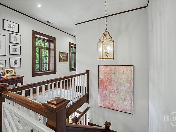 39th image of 27 E 49th Street