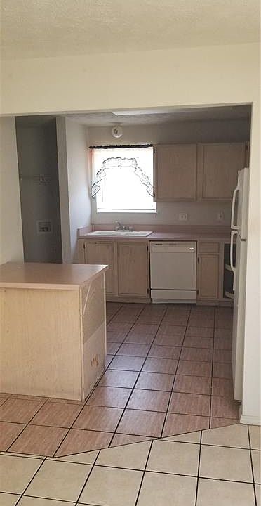 2nd image of 1102 Southwalk St #A