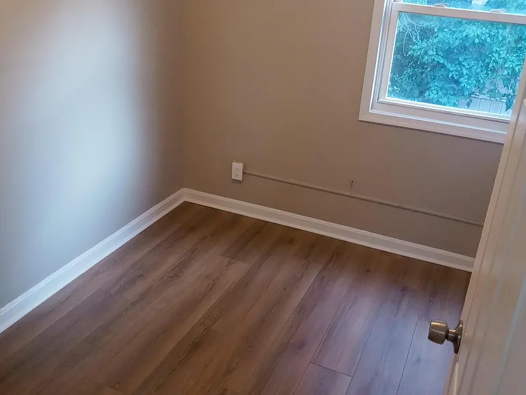 429 Caledonia Ave — Photo 8