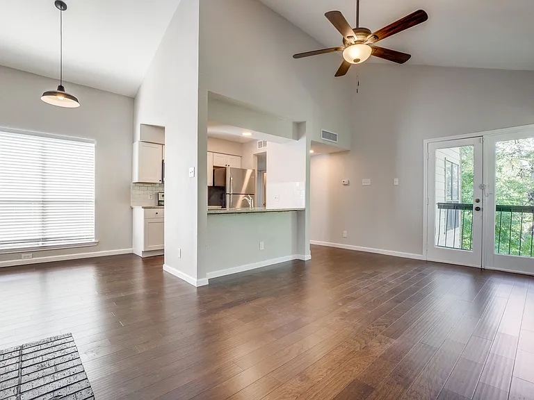 Creekside Condominumums — Photo 16