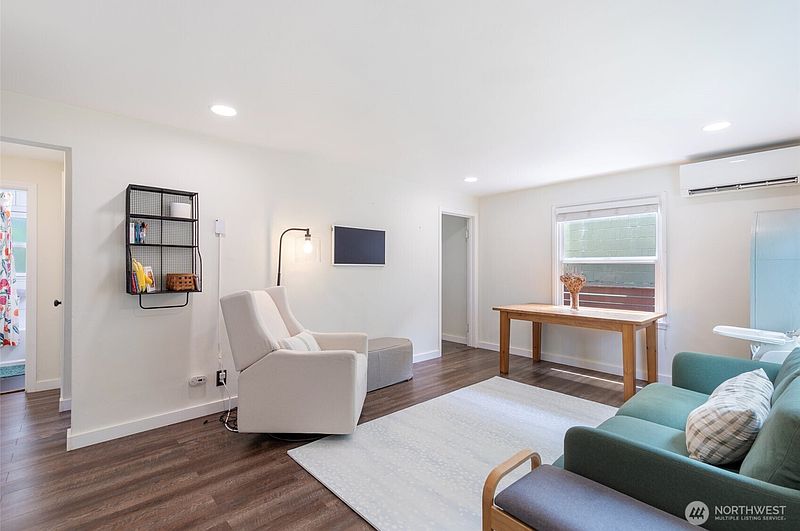 5th image of 9440 35th Avenue SW