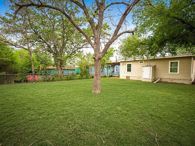 250 Koehler Ct — Photo 31