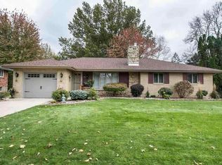 3160 Saint Anne Dr, Dubuque, IA 52001