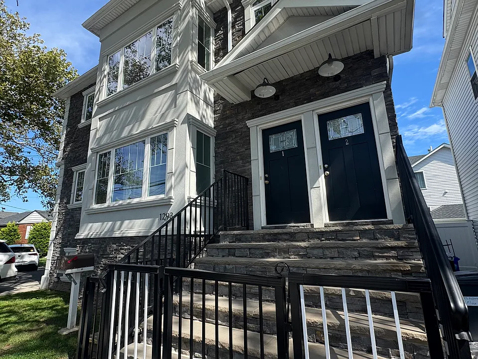 1293 Richmond Ave #2