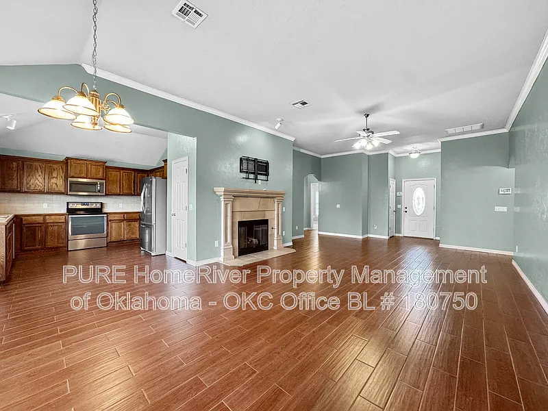 3 bed, 2.0 bath, 1568 sqft, $1,650 — Photo 2