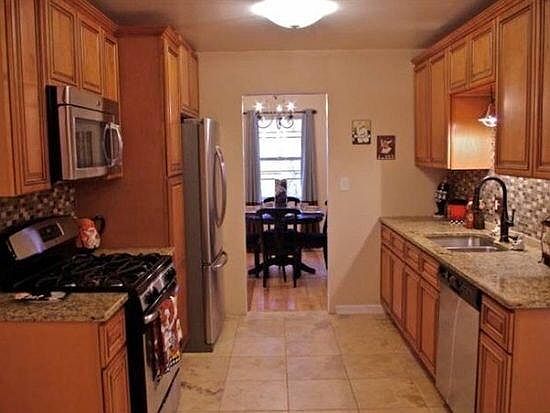 1st image of 700 W 87th St