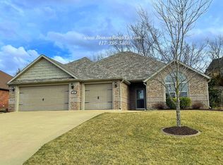 210 Stoney Pointe Dr, Hollister, MO 65672