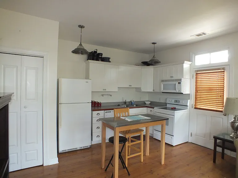 710 Boundary St #2D — Photo 10