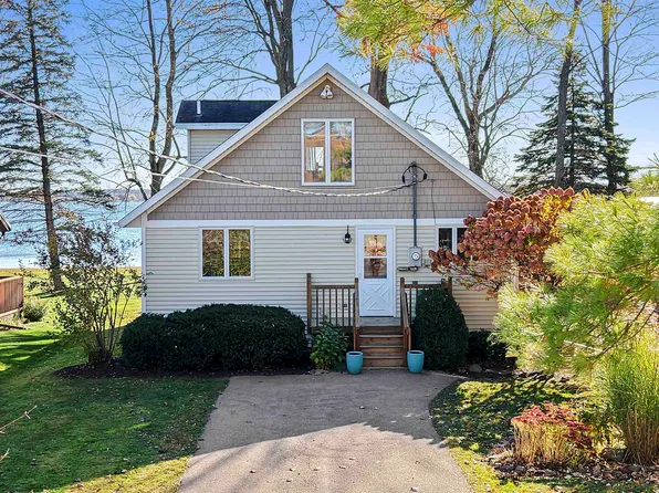 W4977 Stark Rd, Shawano, WI 54166