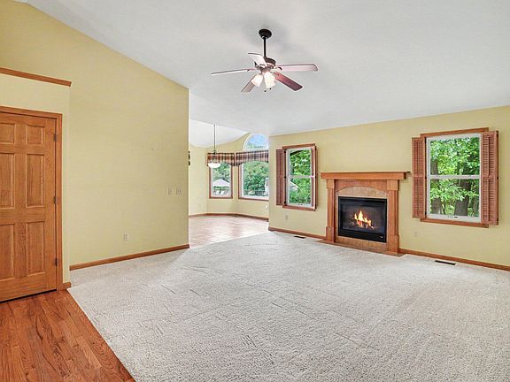 4th image of 811 Ludington Ave