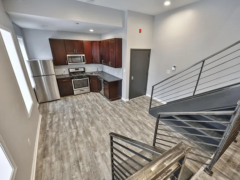 400 W Penn St #2 — Photo 1