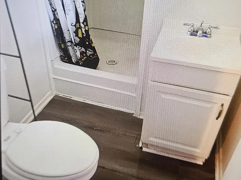 1 OF 2 BATHROOMS
