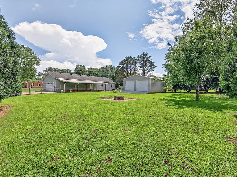 2504 Angelyn Dr — Photo 37