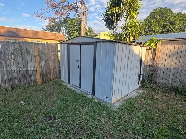 20769 NW 41st Ave, Miami Gardens, FL 33055