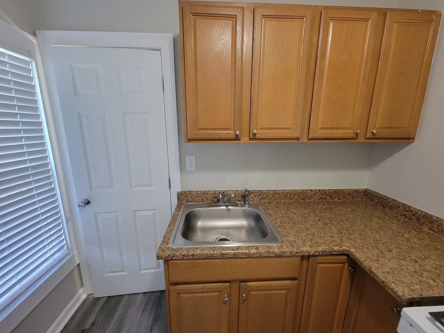 247 Munson St — Photo 3
