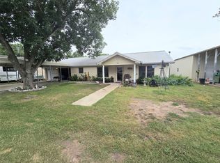 406 N Goliad St, Runge, TX 78151