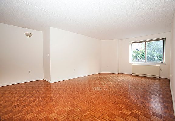 4th image of 50 Battery Pl APT 8C