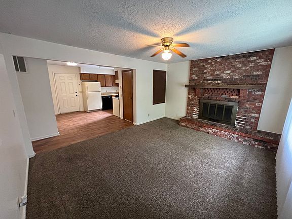 5th image of 401-403 W Ash St