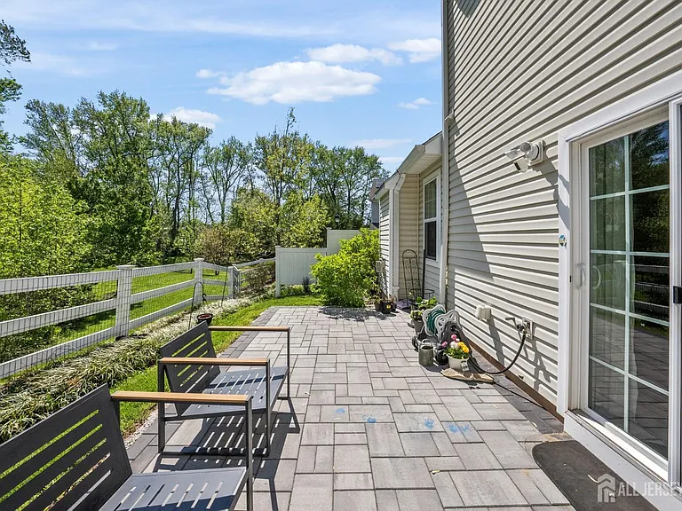 133 Savoth Ln — Photo 2