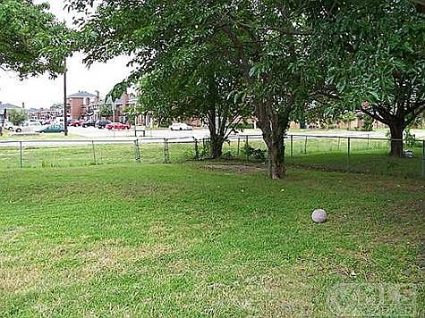 3rd image of 525 Sparks Dr